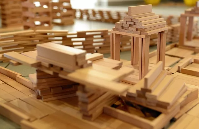 Baukasten mit Holzelementen Baukasten mit Holzelementen